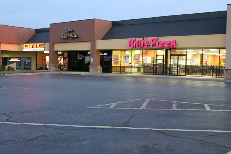 More Photos Of 728-732 W New Orleans St, Broken Arrow Unknown For Lease