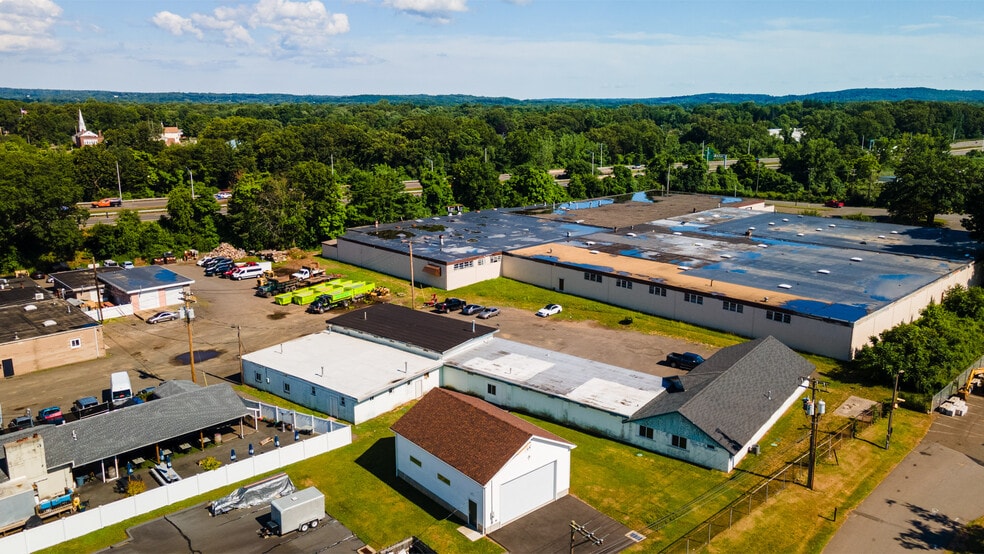 More Photos Of 59 Old Broadway E, North Haven Showroom For Sale