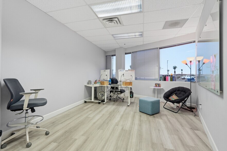 More Photos Of 3401 E Harbour Dr, Phoenix Light Manufacturing For Lease