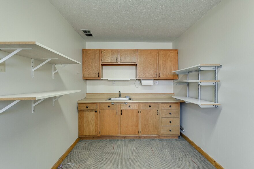 More Photos Of 250 Broad St, Greenwood Showroom For Sale