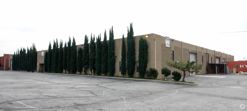 More Photos Of 20450 Plummer St, Chatsworth Warehouse For Lease
