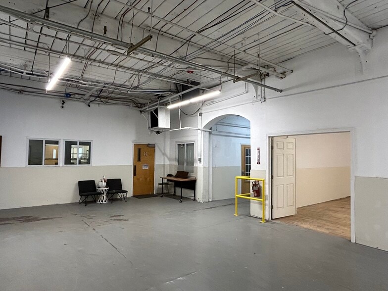 More Photos Of 100 Business St, Hyde Park Unknown For Lease