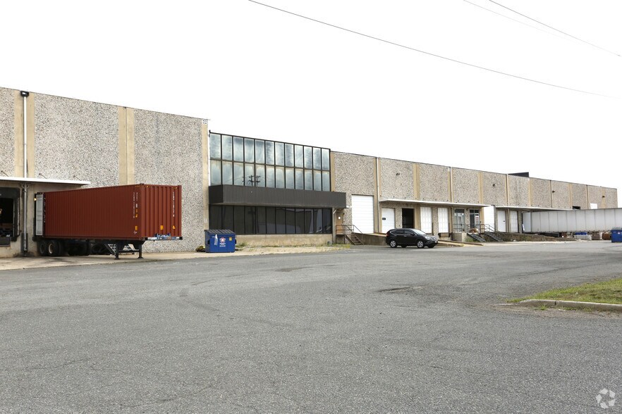 More Photos Of 41-49 Executive Ave, Edison Warehouse For Lease