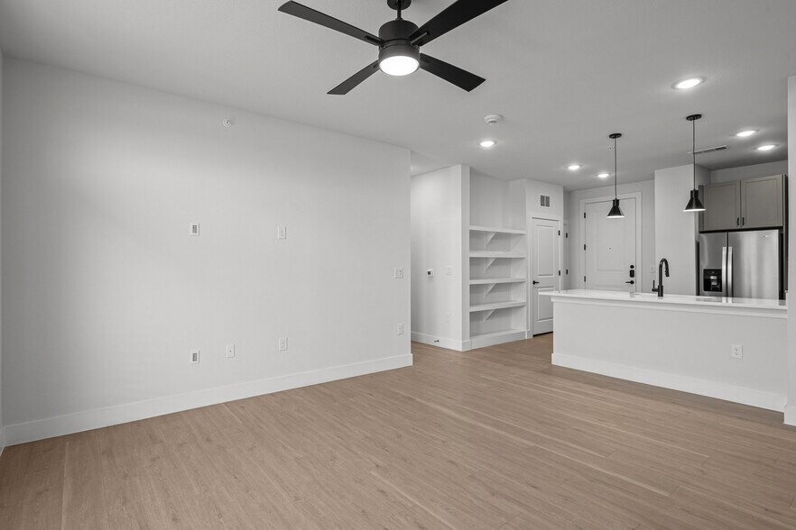 More Photos Of 760 Airport Blvd, Austin Apartments For Lease