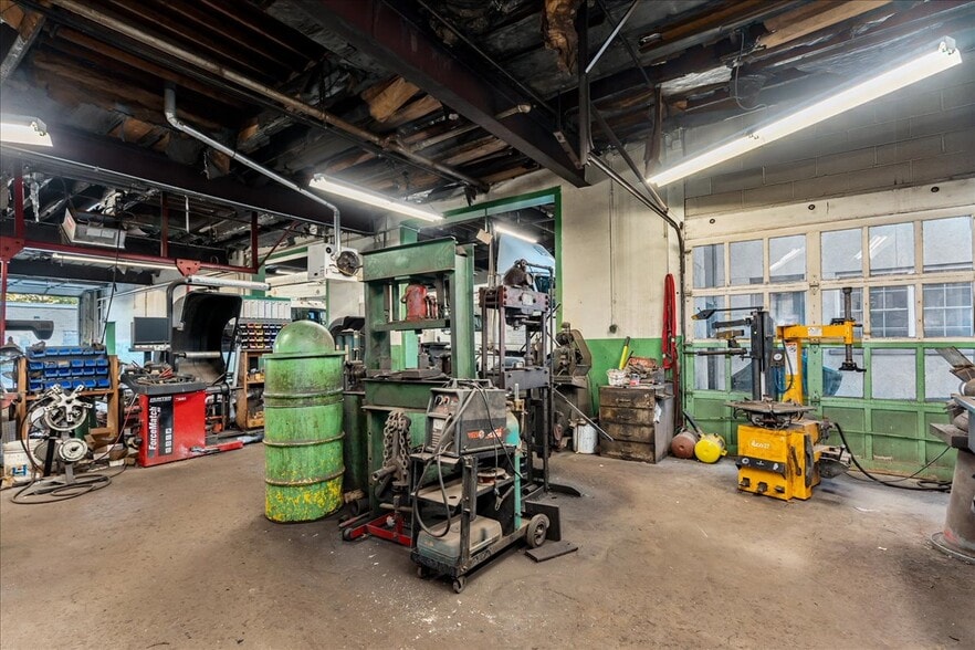 More Photos Of 368 Central Ave, Albany Auto Repair For Sale