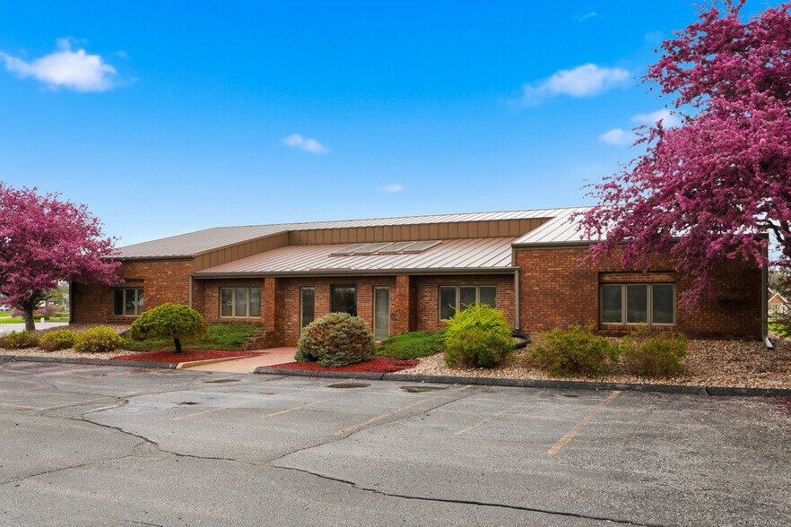 More Photos Of 3201 E Center St, Warsaw Office For Sale
