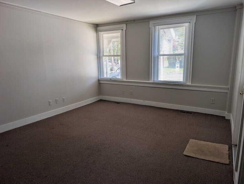 More Photos Of 368 Derby Ave, Derby Storefront Retail Office For Lease