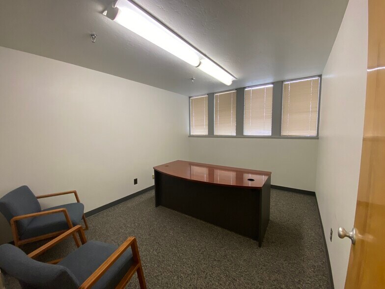 More Photos Of 9777 W Chinden Blvd, Garden City Office For Lease