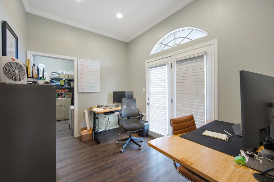 More Photos Of 140 State Highway 19, Huntsville Loft Creative Space For Sale