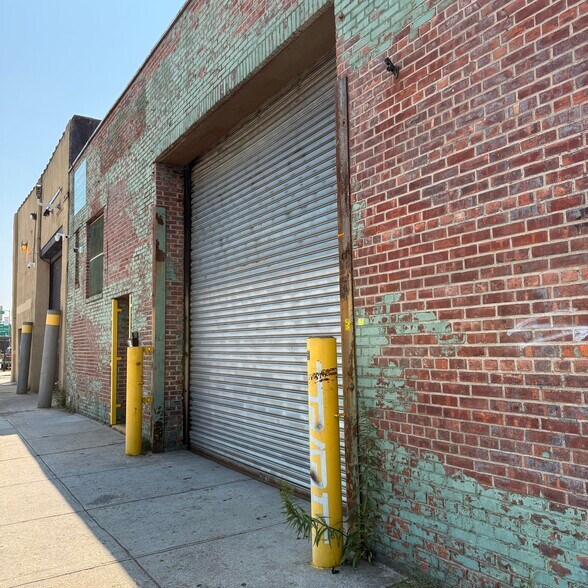 More Photos Of 35 Bowne St, Brooklyn Warehouse For Lease
