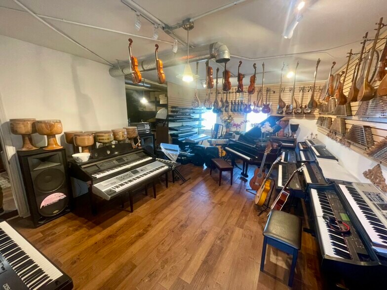 More Photos Of 1386-1388 Westwood Blvd, Los Angeles Storefront Retail Office For Sale