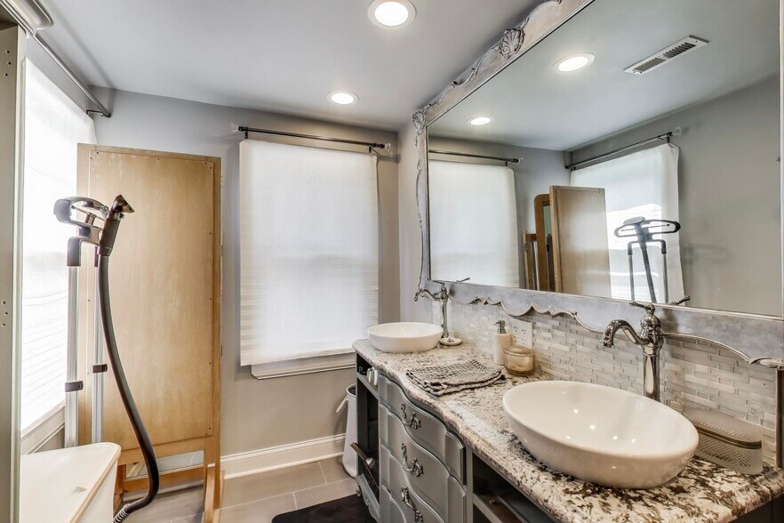 More Photos Of 1103 W Grand Ave, Chicago Apartments For Sale