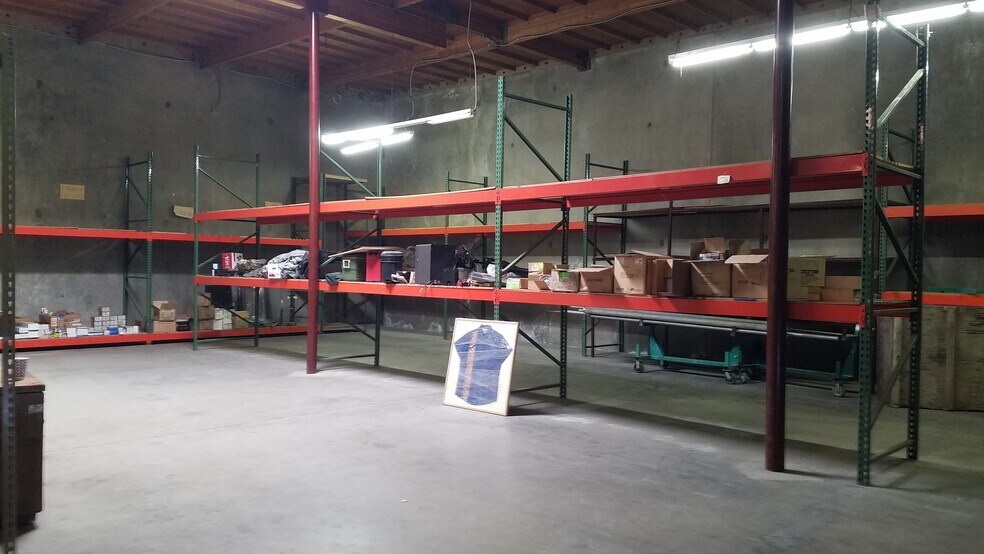 More Photos Of 900 W 10th St, Azusa Warehouse For Lease