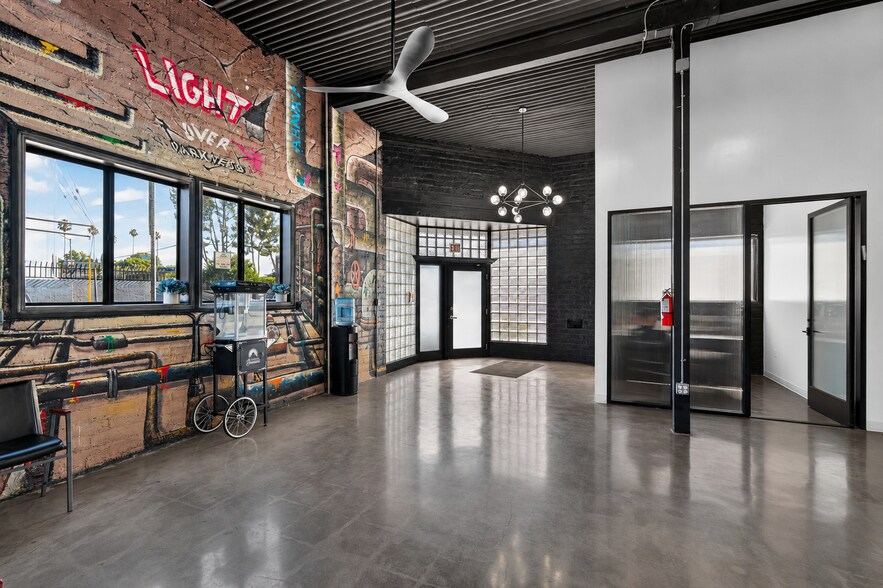 More Photos Of 6023 Hazeltine Ave, Van Nuys Warehouse For Lease