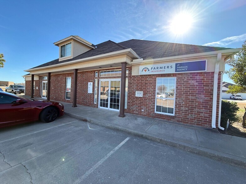 More Photos Of 10936 NW Expressway, Yukon Office For Lease