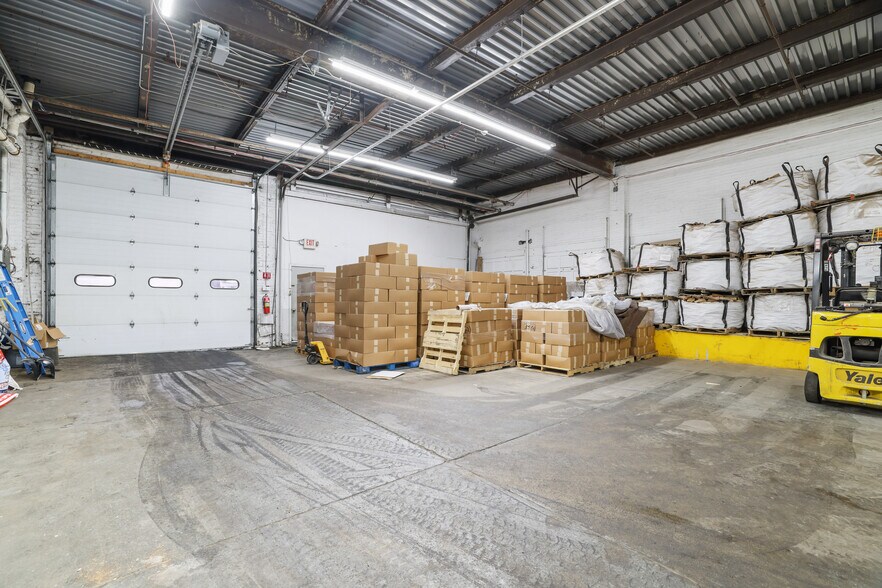 More Photos Of 105-119 Sprague Ave, Middletown Manufacturing For Lease