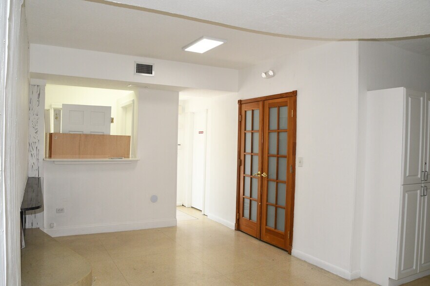 More Photos Of 1920 SW 22nd St, Miami Medical For Lease
