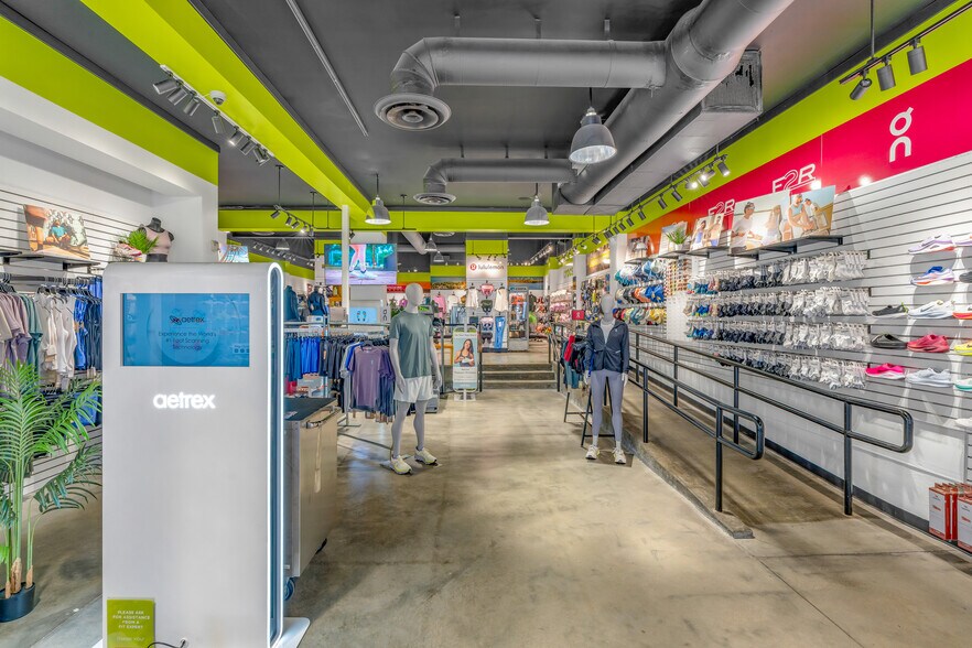 More Photos Of 211 Duval St, Key West General Retail For Lease