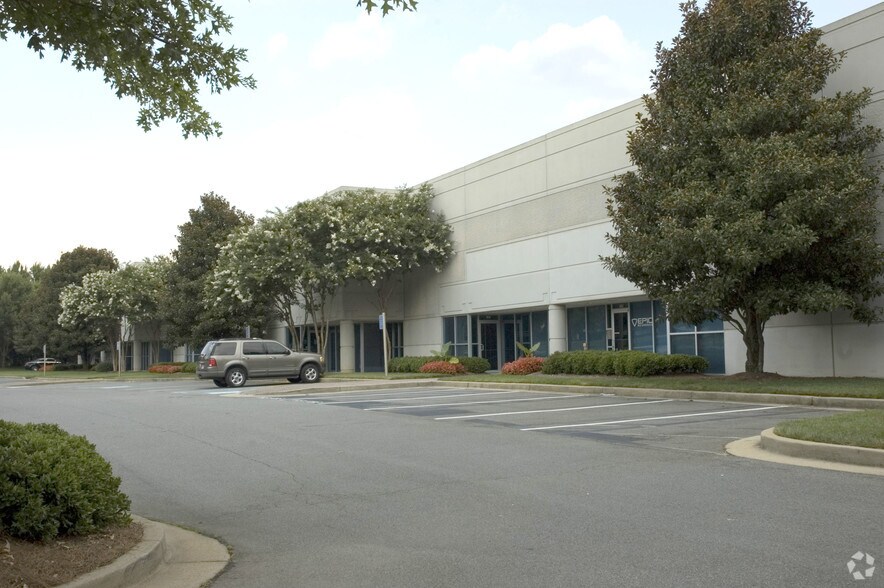 More Photos Of 2145 Barrett Park Dr, Kennesaw Warehouse For Lease