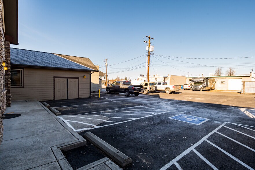 More Photos Of 267 NE 2nd St, Prineville Office For Lease