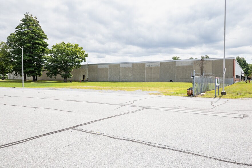 More Photos Of 49 Geyser Rd, Saratoga Springs Manufacturing For Lease