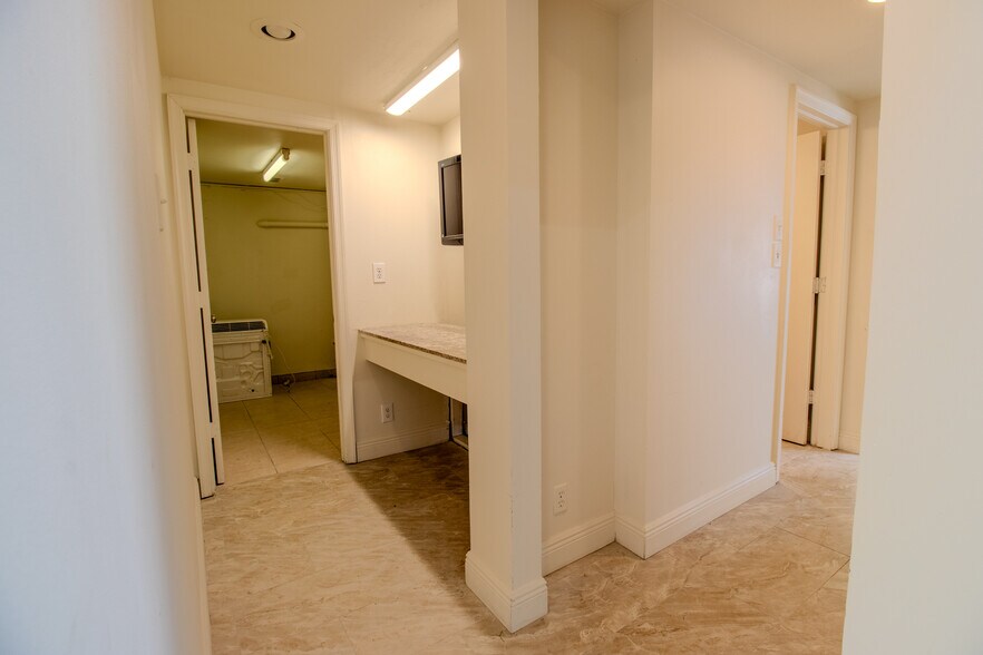 More Photos Of 3031-3035 NE 12th Ter, Oakland Park Warehouse For Sale