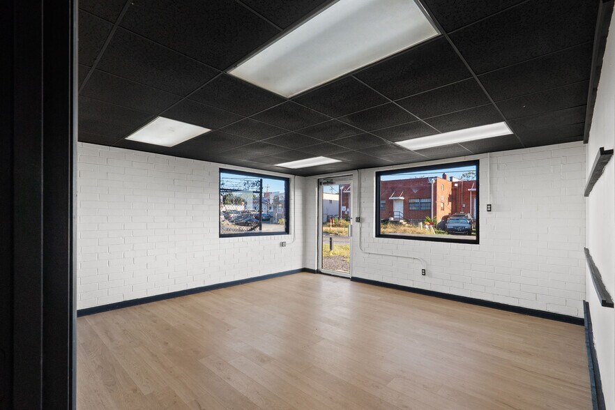 More Photos Of 1310 Headquarters Dr, Greensboro Showroom For Sale