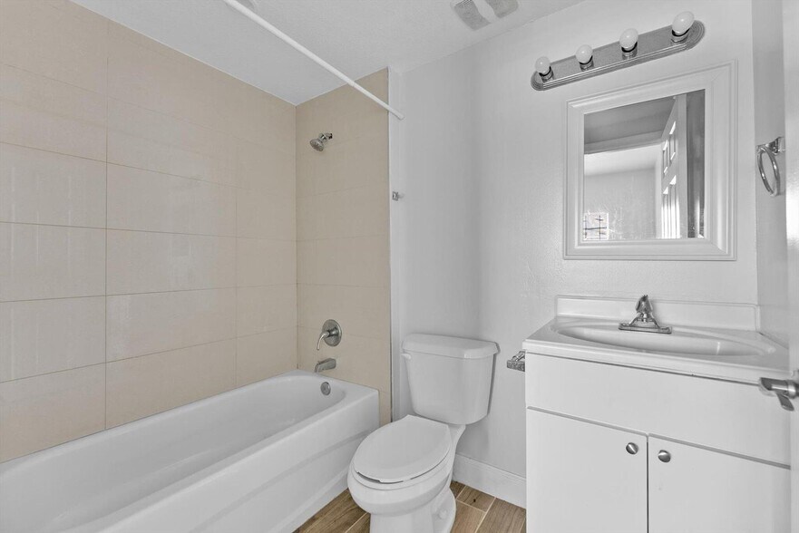 More Photos Of 56 W 12th St, West Palm Beach Apartments For Sale