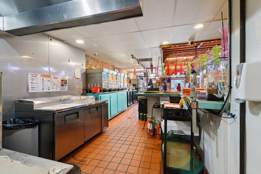 More Photos Of 409 Decatur St, New Orleans Storefront Retail Residential For Lease