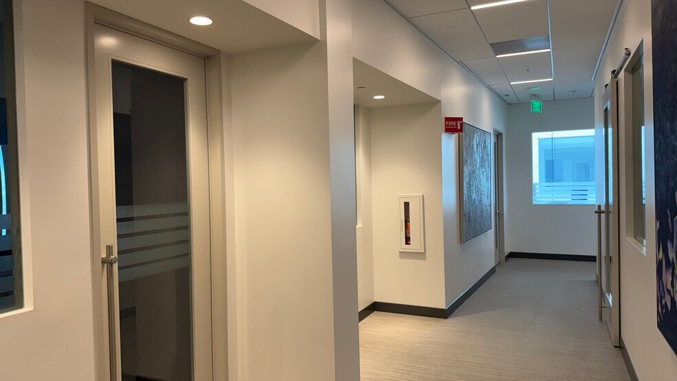 More Photos Of 243 N Canon Dr, Beverly Hills Office For Lease