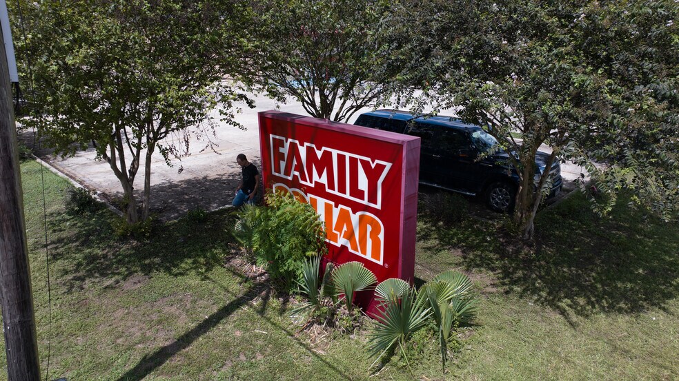 More Photos Of 4301 Moss St, Lafayette Freestanding For Sale