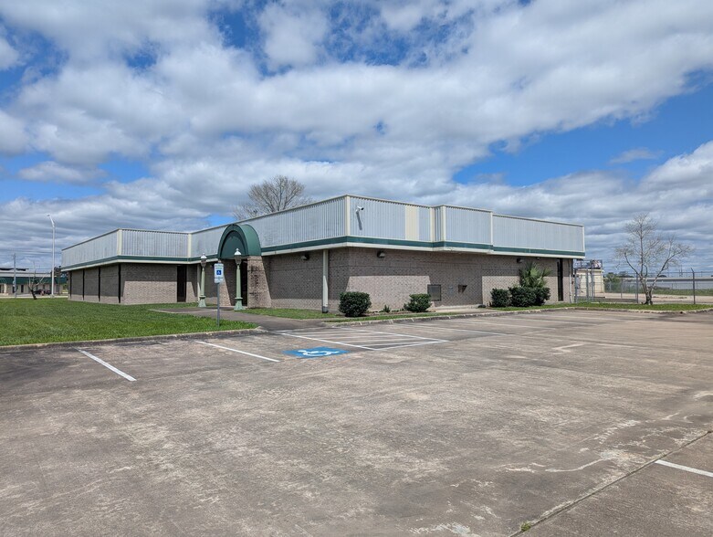 More Photos Of 6095 College St, Beaumont Office For Sale