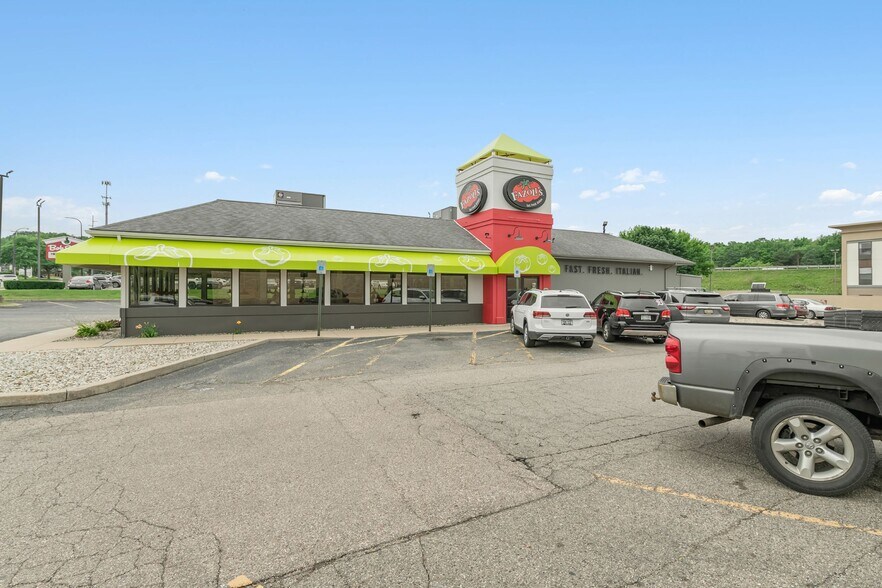 Primary Photo Of 5445 Beckley Rd, Battle Creek Restaurant For Lease