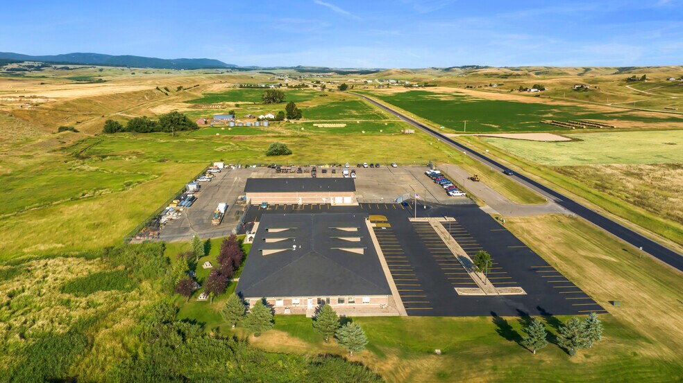 More Photos Of 920 NE Main St, Lewistown Office For Sale