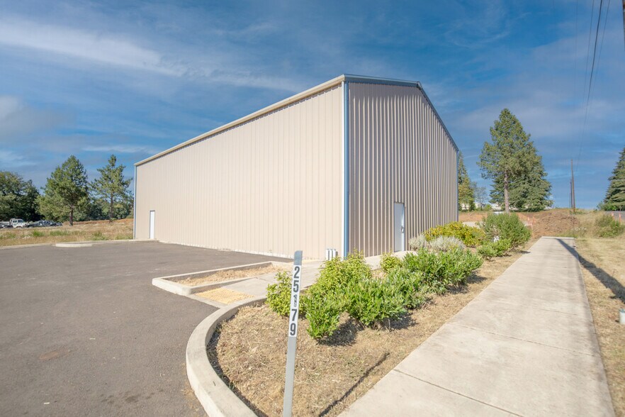 More Photos Of 25189 Jeans Road Rd, Veneta Manufacturing For Sale