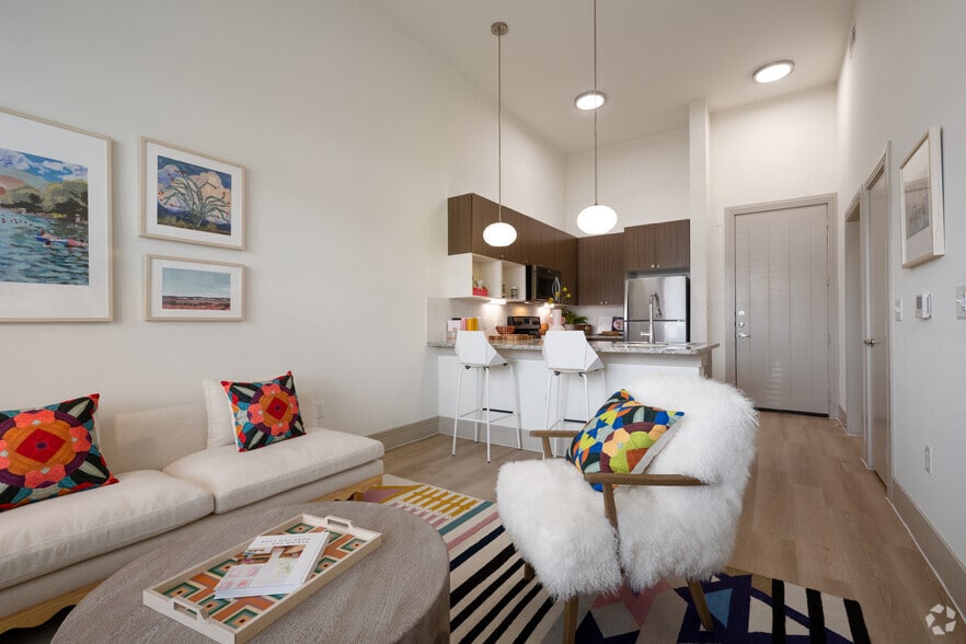 More Photos Of 2717 S Lamar Blvd, Austin Apartments For Lease