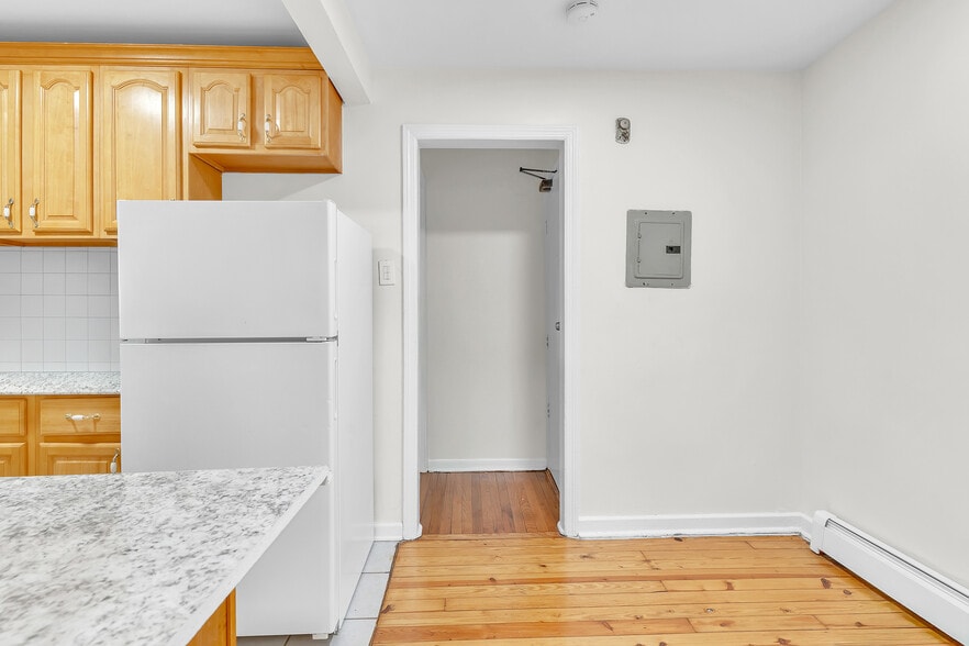 More Photos Of 478 Fabyan Pl, Newark Apartments For Sale