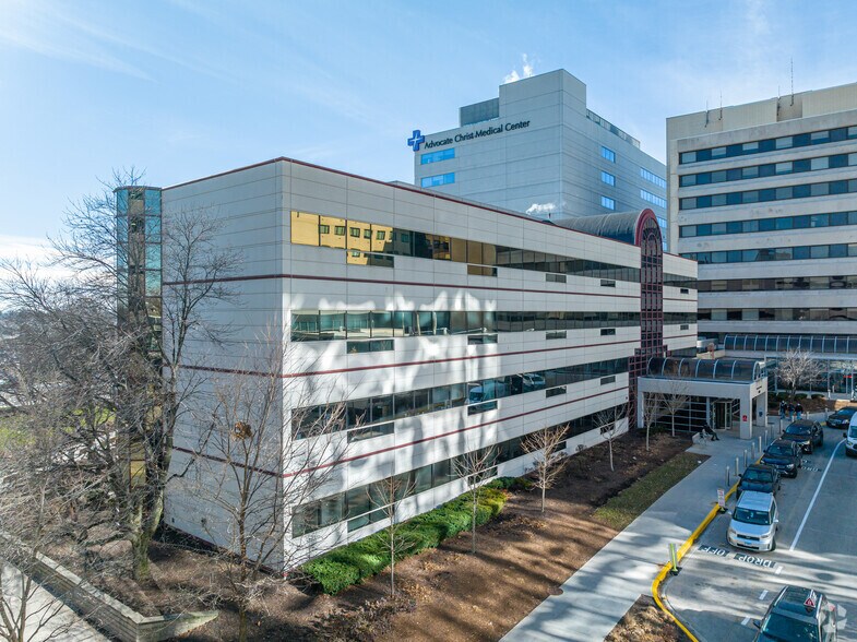 More Photos Of 4400 W 95th St, Oak Lawn Medical For Lease