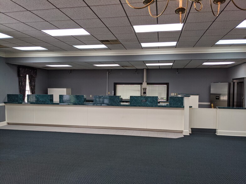 More Photos Of 105 Dearborn St, Great Falls Bank For Sale