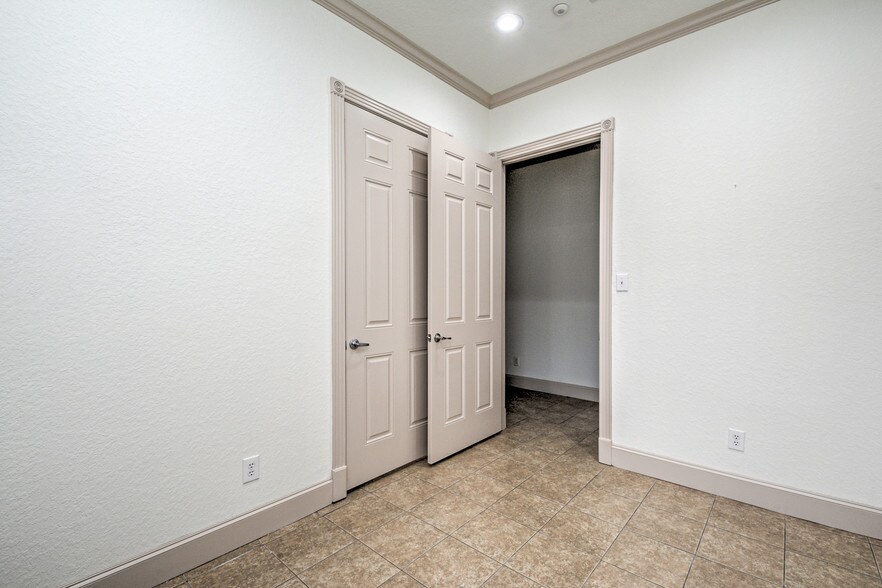 More Photos Of 1842 Snake River Rd, Katy Medical For Sale