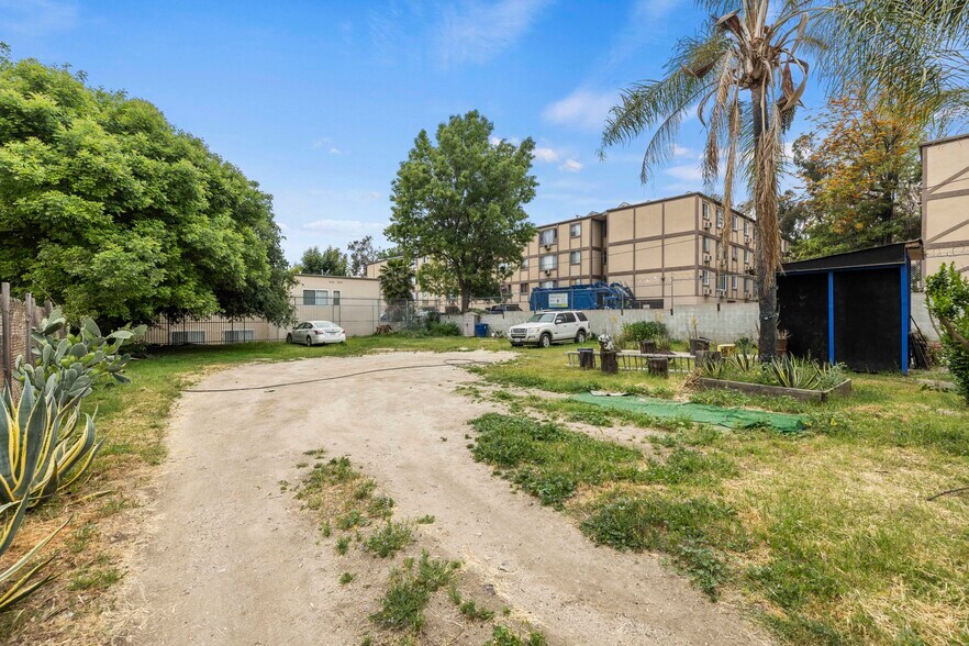More Photos Of 14020-14022 Foothill Blvd, Sylmar Apartments For Sale