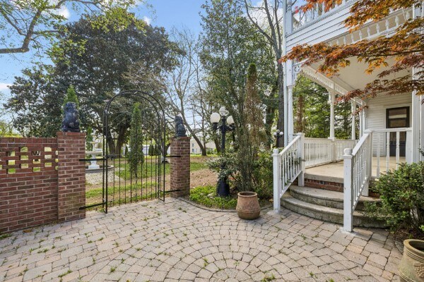 More Photos Of 728 S Spring St, Manchester Specialty For Sale