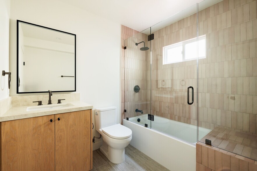 More Photos Of 1018 Manzanita St, Los Angeles Apartments For Sale