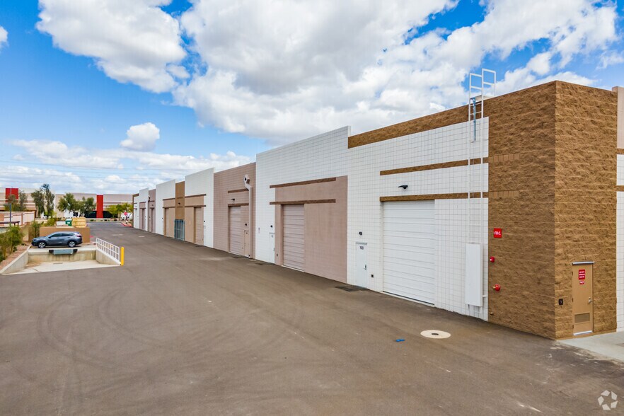 More Photos Of 11304 N Dysart Rd, Surprise Warehouse For Lease