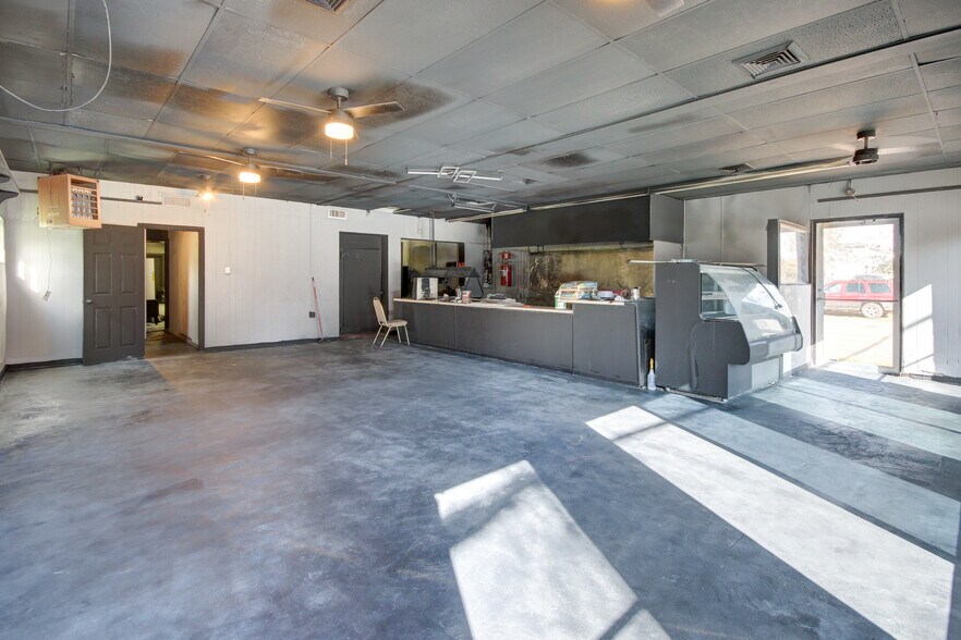 More Photos Of 1916 Cedar Dr, La Marque Restaurant For Lease