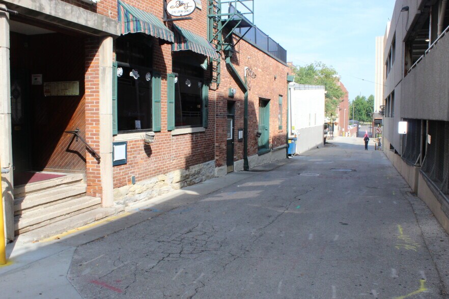 More Photos Of 210 Commercial Way, Jefferson City Flex For Sale