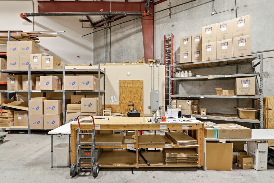 More Photos Of 6881 Kingspointe Pky, Orlando Flex For Sale