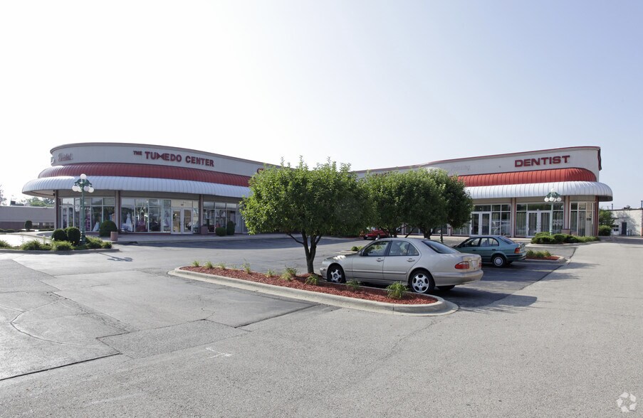 More Photos Of 5-25 E Golf Rd, Arlington Heights General Retail For Lease