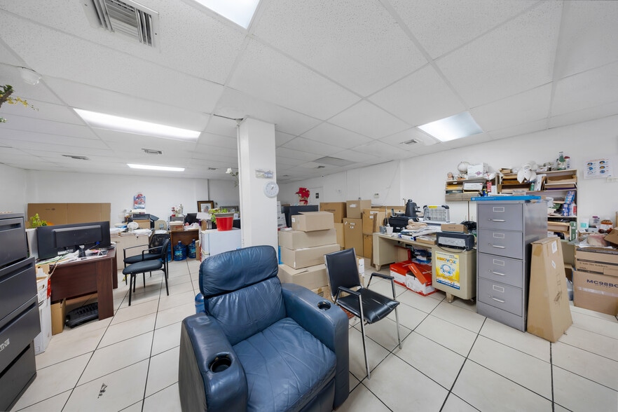 More Photos Of 999 W Flagler St, Miami Service Station For Lease
