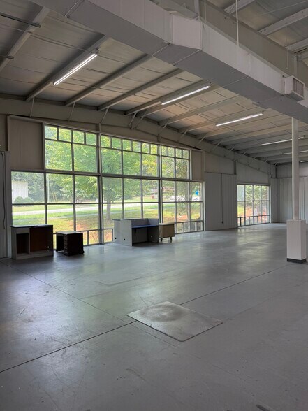 More Photos Of 590 Olympic Dr, Athens Distribution For Lease